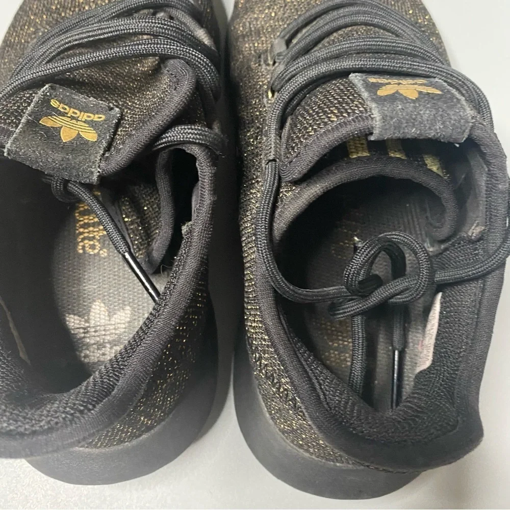 Adidas tubular shadow girls shoes Sz 4 black gold